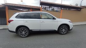 2017 Mitsubishi Outlander solo 16000km