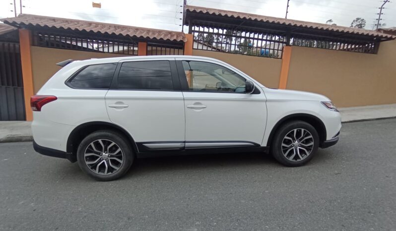 
								2017 Mitsubishi Outlander solo 16000km completo									