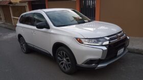 2017 Mitsubishi Outlander solo 16000km