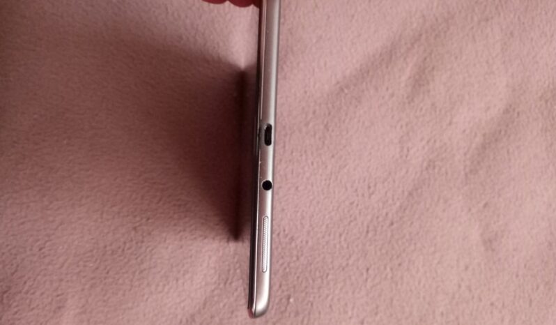 
								Galaxy Tab A 8″ nitida completo									